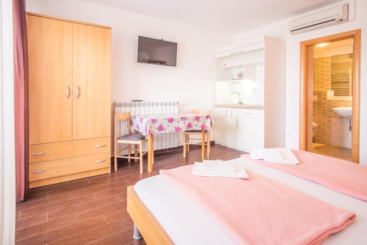 Apartments Bogdanic Krk I 克尔克 外观 照片